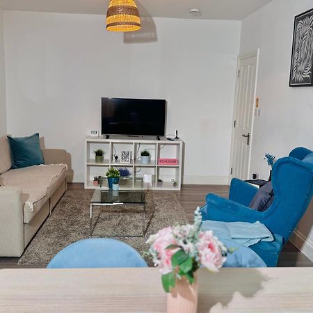 Cosy 1-Bed Flat 30Min To Central London & Parking Экстерьер фото