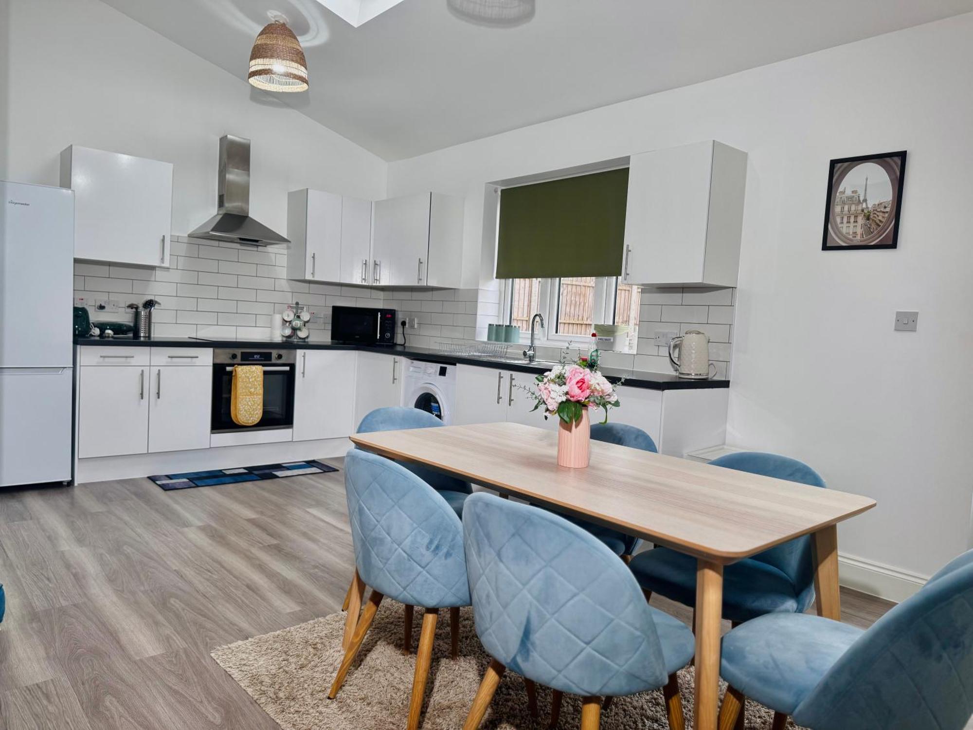 Cosy 1-Bed Flat 30Min To Central London & Parking Экстерьер фото